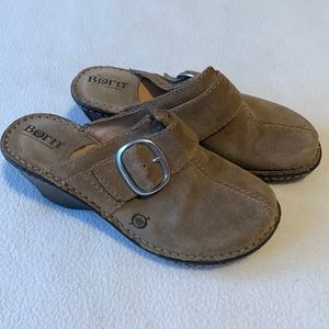 BORN 6 suede leather buckled wedge clogs
